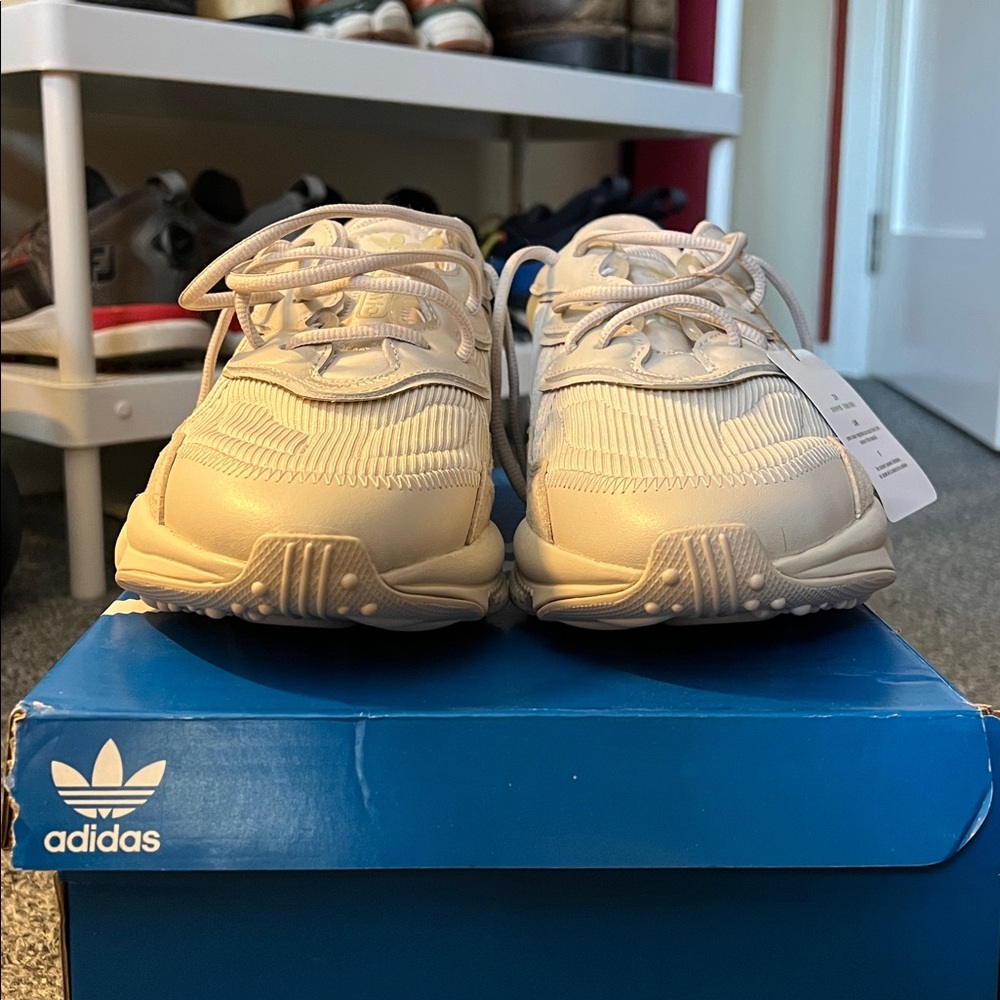 BNWT Adidas Ozweego sneakers. US men’s 10 - Picture 6 of 6